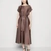 SWING Dress - Cocktailjurk - Nougat Brown -Mode Jurk Winkel 08b759914c98447795de6f204bc6fdad