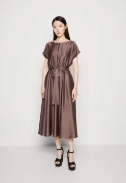 SWING Dress - Cocktailjurk - Nougat Brown