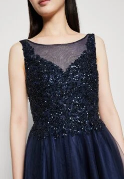 SWING Dress - Cocktailjurk - Navy 13 SWING Dress - Cocktailjurk - Navy -Mode Jurk Winkel 3664b4e07d81488891cd82a3b5c41a37