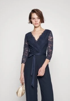 SWING Jumpsuit- Jumpsuit - Navy 12 SWING Jumpsuit- Jumpsuit - Navy -Mode Jurk Winkel 4be6fbd040ce400db5cf08d0e22d65d6