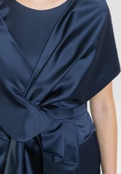 SWING Poncho - Navy 10 SWING Poncho - Navy -Mode Jurk Winkel 5b15a546e00c47069d926de403b22f4d