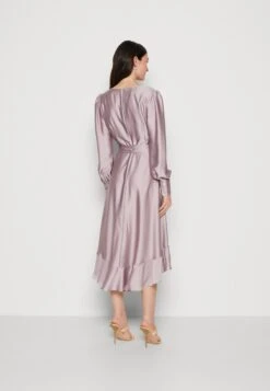 SWING Cocktailjurk - Fading Lilac -Mode Jurk Winkel 902e825ac1f0493480facb464315c8a5
