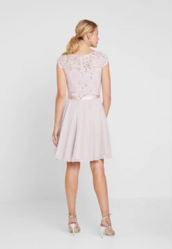 SWING Mit Paillettenbesetztem Spitzenoberteil - Cocktailjurk - Hellrosa -Mode Jurk Winkel 9ef63e043fb3449f8ee3a1b443628901