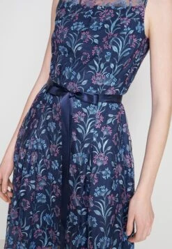SWING Dress Embroidered - Cocktailjurk - Navy/Mauve -Mode Jurk Winkel ae1e335cfa954ae588a4fbed4c30f2cc