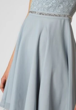 SWING Mit Glitzerband - Cocktailjurk - Blue Dust -Mode Jurk Winkel b8da0de77e014086ba580d46a33b9c50