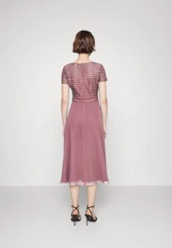 SWING Cocktail Dress- Cocktailjurk - Mauve -Mode Jurk Winkel cef2cc1969304545bcb4bec7fd0efccb
