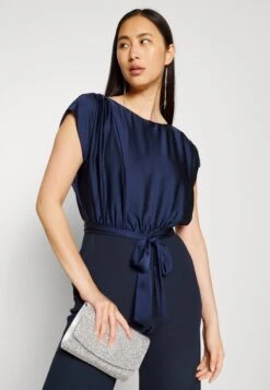 SWING Jumpsuit - Navy -Mode Jurk Winkel f67996e7a3ef485f9bbc3193b08af4e8