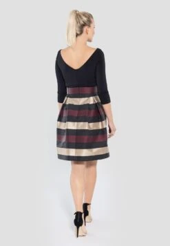 SWING Mit Gestreiftem - Cocktailjurk - Dark Purple Gold 11 SWING Mit Gestreiftem - Cocktailjurk - Dark Purple Gold -Mode Jurk Winkel f69a693226064ab4a9b14abf304fcff5